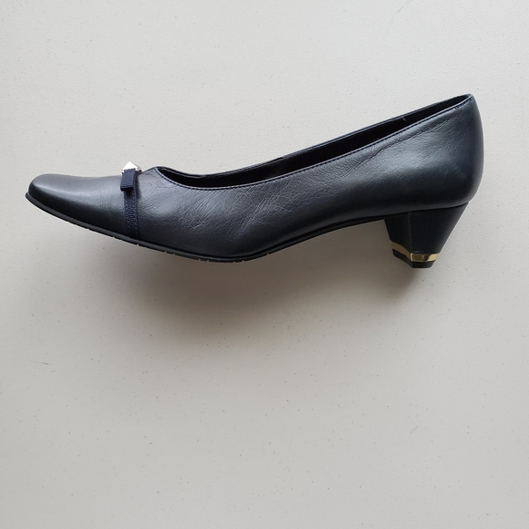 New Vaneli leather dress shoe Size 8 slim - Picture 3 of 3